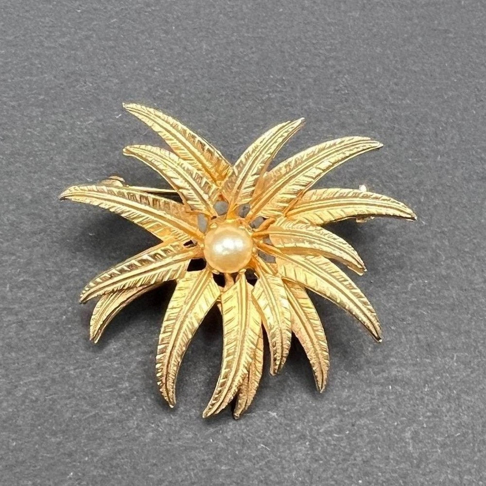 Vintage Brooch Gold Tone Textured Flower Faux Pearl Signed Brooks